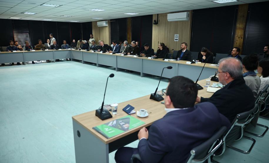 Governo do Estado recebe Plano de Biogás e Biometano do Paraná em reunião de comitê de governança