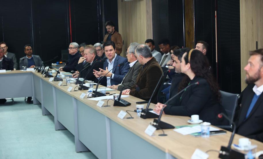 Governo do Estado recebe Plano de Biogás e Biometano do Paraná em reunião de comitê de governança