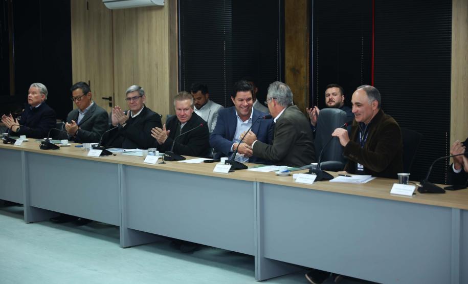 Governo do Estado recebe Plano de Biogás e Biometano do Paraná em reunião de comitê de governança