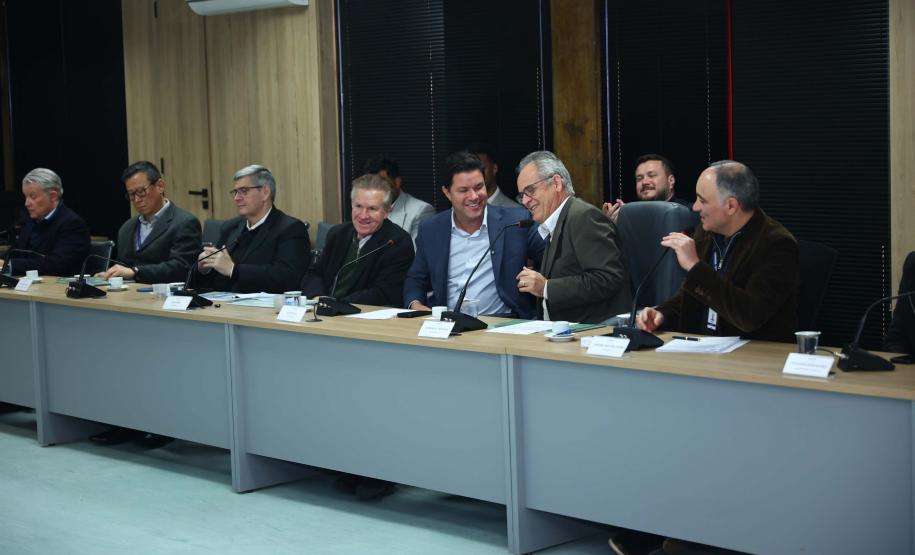 Governo do Estado recebe Plano de Biogás e Biometano do Paraná em reunião de comitê de governança