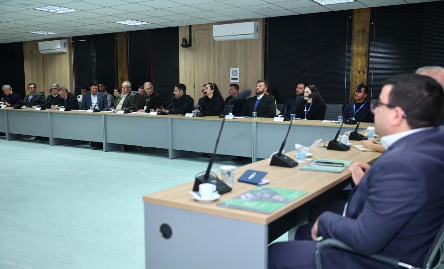 Governo do Estado recebe Plano de Biogás e Biometano do Paraná em reunião de comitê de governança