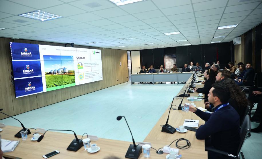 Governo do Estado recebe Plano de Biogás e Biometano do Paraná em reunião de comitê de governança