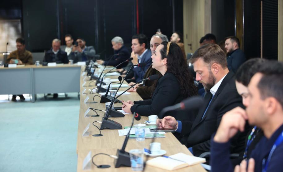 Governo do Estado recebe Plano de Biogás e Biometano do Paraná em reunião de comitê de governança