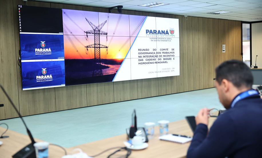 Governo do Estado recebe Plano de Biogás e Biometano do Paraná em reunião de comitê de governança