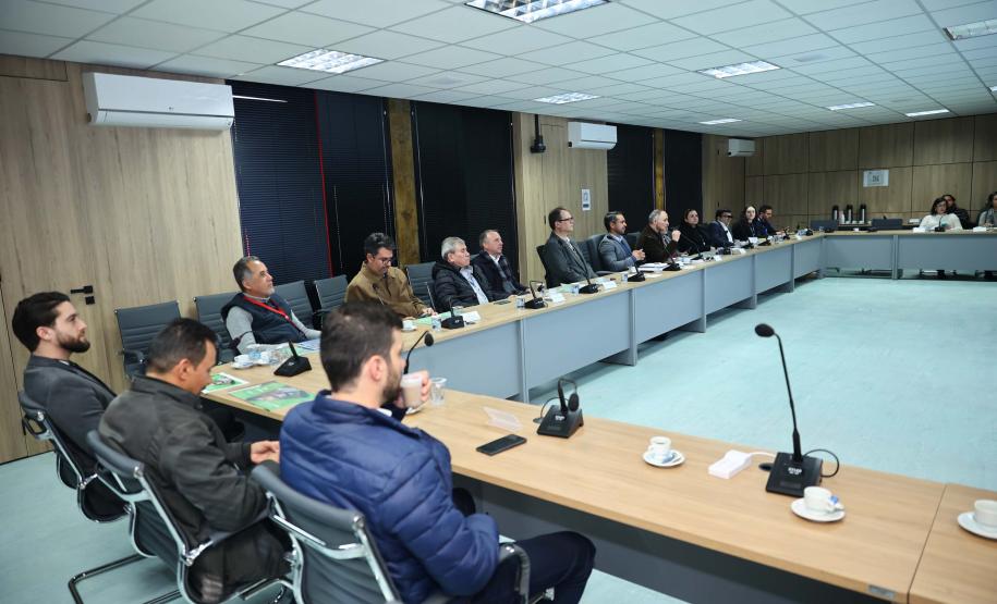 Governo do Estado recebe Plano de Biogás e Biometano do Paraná em reunião de comitê de governança