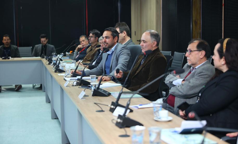 Governo do Estado recebe Plano de Biogás e Biometano do Paraná em reunião de comitê de governança