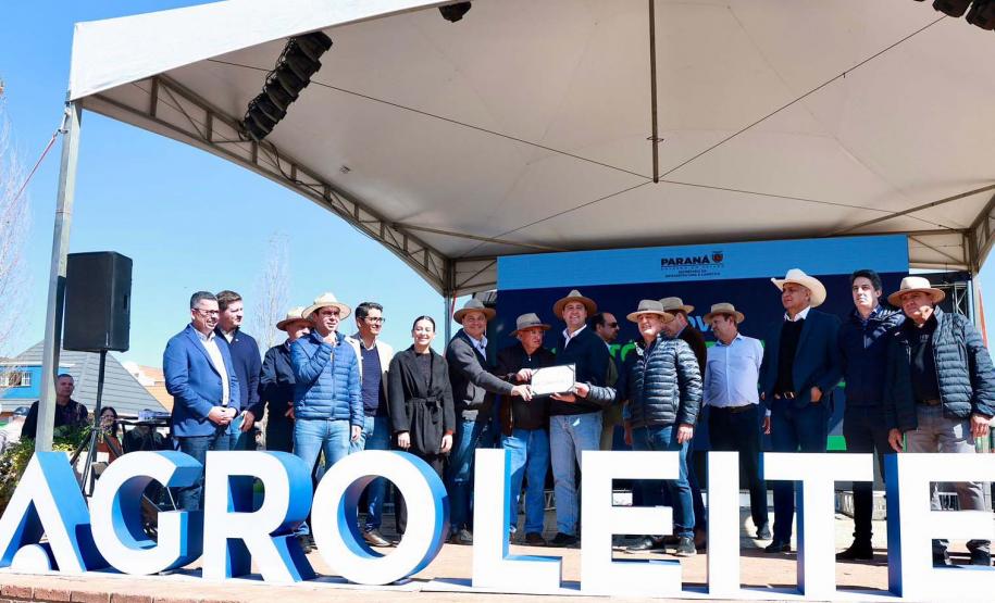 Ratinho Junior anuncia conclusão da pavimentação de Castro ao distrito do Socavão