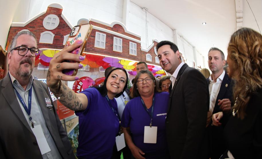 Ratinho Junior compartilha projetos de sucesso da educação no Conexidades