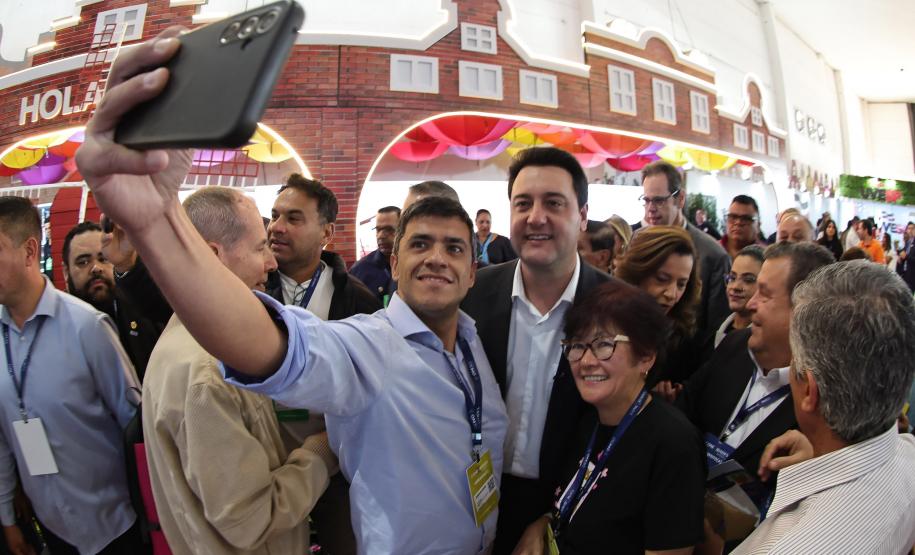 Ratinho Junior compartilha projetos de sucesso da educação no Conexidades