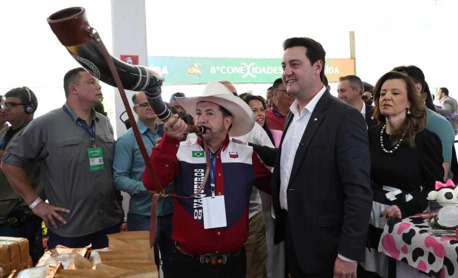 Ratinho Junior compartilha projetos de sucesso da educação no Conexidades