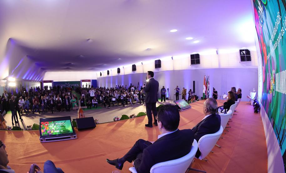 Ratinho Junior compartilha projetos de sucesso da educação no Conexidades