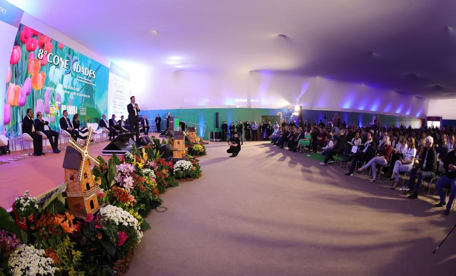 Ratinho Junior compartilha projetos de sucesso da educação no Conexidades