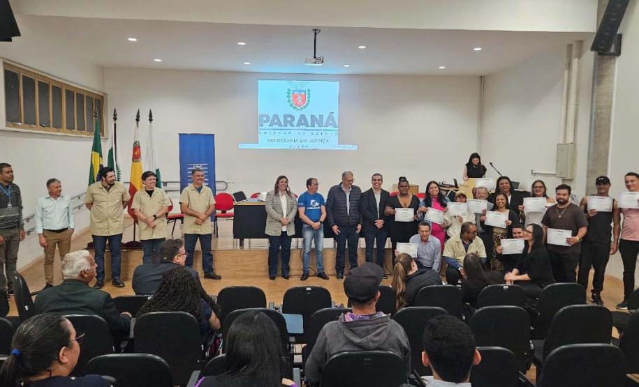 Cuida Paraná: programa que capacita migrantes forma mais 89 alunos em Maringá