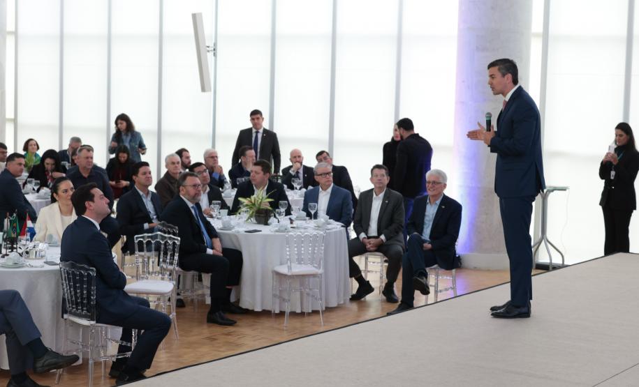 Ratinho Junior recebe Santiago Peña para debater novas oportunidades entre Paraná e Paraguai