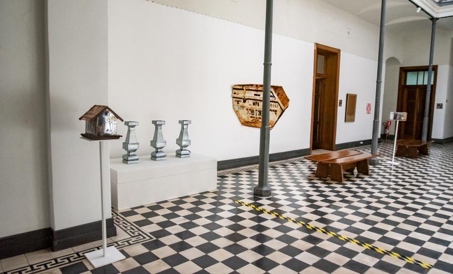 Exposição de Calderari, shows de humor e oficinas nos museus agitam a agenda cultural