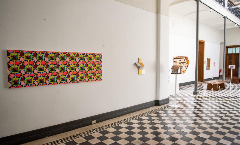 Exposição de Calderari, shows de humor e oficinas nos museus agitam a agenda cultural