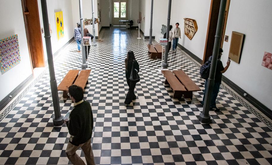 Exposição de Calderari, shows de humor e oficinas nos museus agitam a agenda cultural