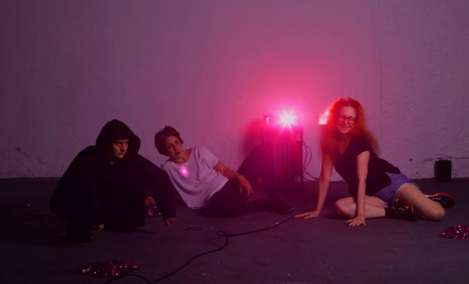 Exposição de Calderari, shows de humor e oficinas nos museus agitam a agenda cultural