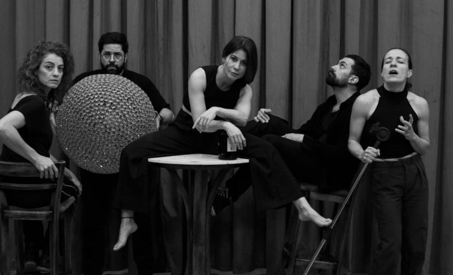 Jorge Aragão, Blindagem, Primavera dos Museus e peças teatrais agitam a agenda cultural