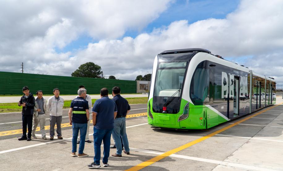 Bonde Urbano Digital trazido pelo Paraná desperta interesse no Brasil e de outros países