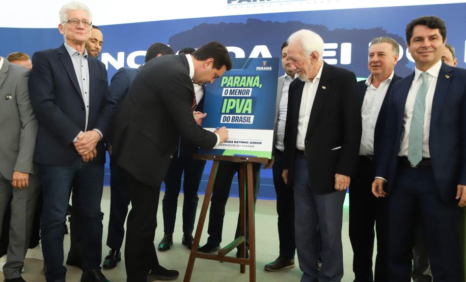 Ratinho Junior sanciona lei que reduz IPVA no Paraná e garante menor alíquota do Brasil