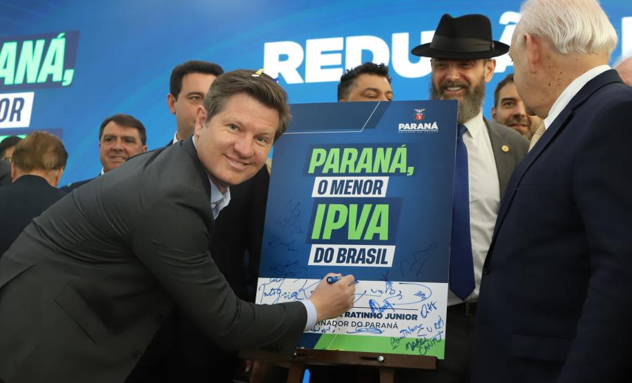 Ratinho Junior sanciona lei que reduz IPVA no Paraná e garante menor alíquota do Brasil