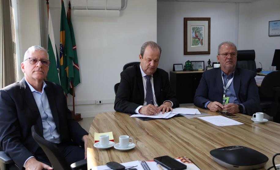 Governo firma parceria internacional para ofertar cursos de qualificação em 19 áreas