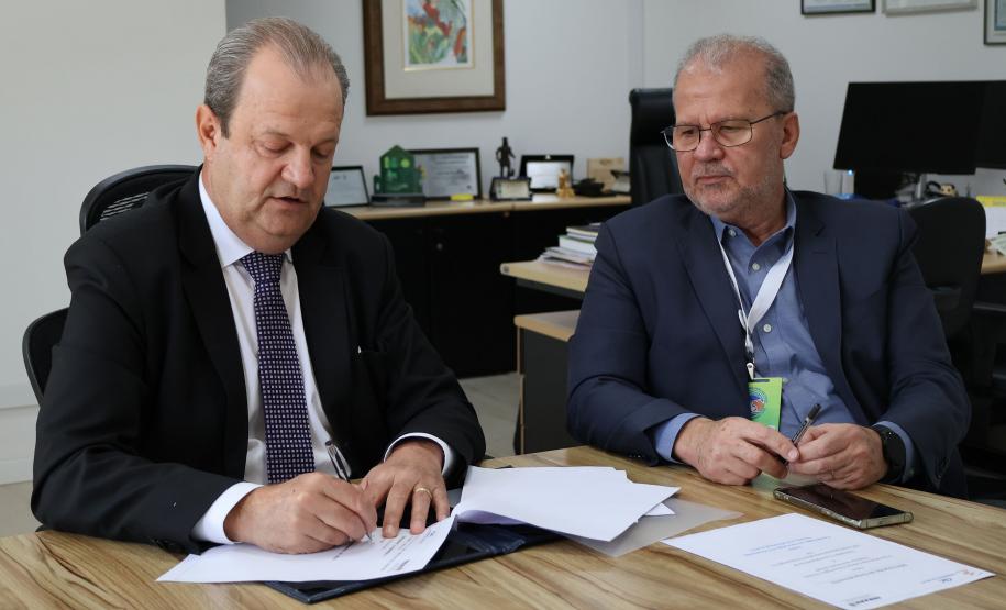 Governo firma parceria internacional para ofertar cursos de qualificação em 19 áreas