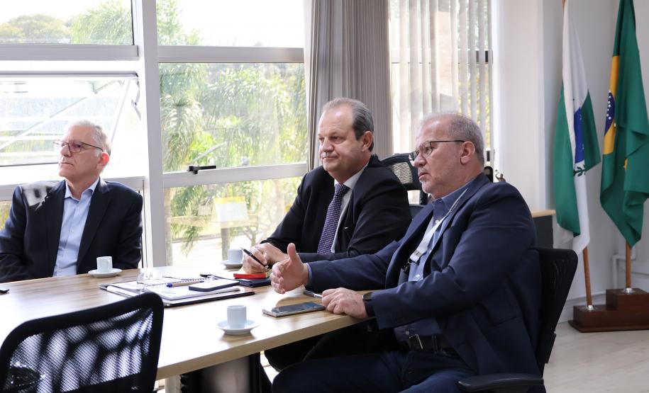 Governo firma parceria internacional para ofertar cursos de qualificação em 19 áreas