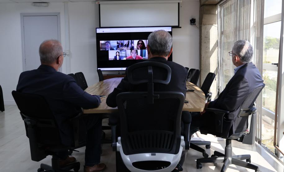 Governo firma parceria internacional para ofertar cursos de qualificação em 19 áreas