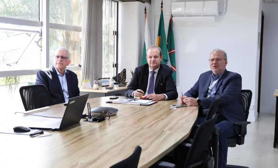 Governo firma parceria internacional para ofertar cursos de qualificação em 19 áreas