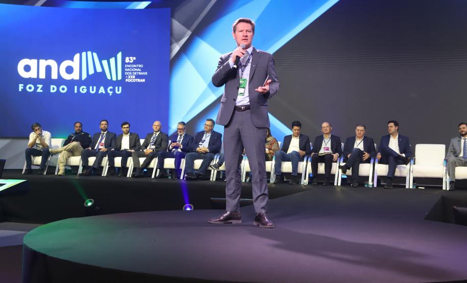 Sinaliza Paraná: governador libera R$ 100 milhões para sinalização viária das cidades