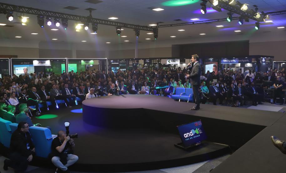 Sinaliza Paraná: governador libera R$ 100 milhões para sinalização viária das cidades