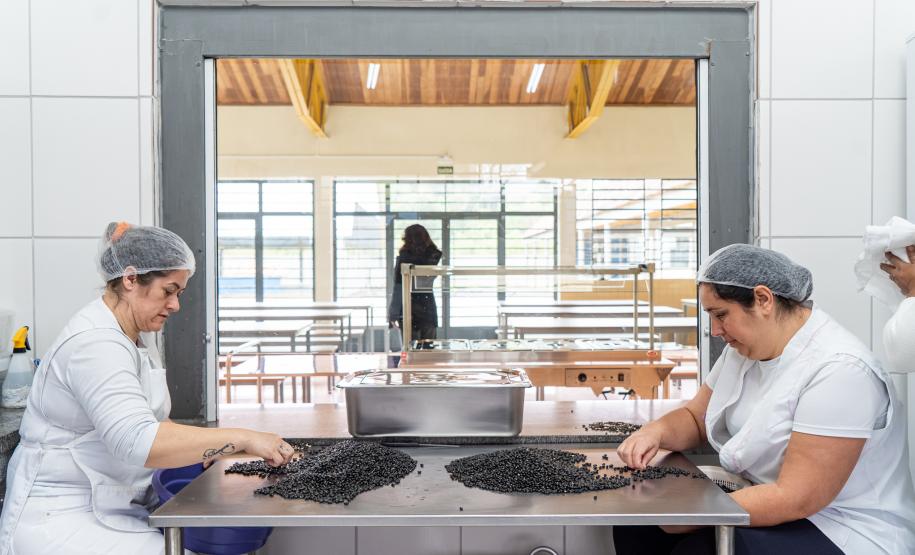 R$ 30 milhões: Estado entrega lava-louças e equipamentos para cozinhas de escolas estaduais