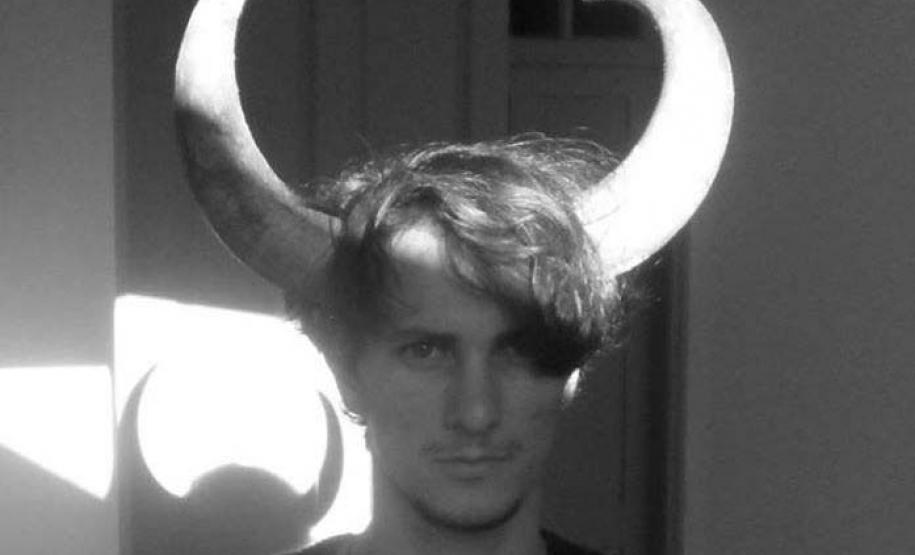 Jorge Aragão, Blindagem, Primavera dos Museus e peças teatrais agitam a agenda cultural