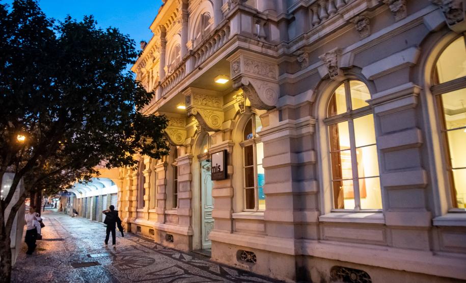 Jorge Aragão, Blindagem, Primavera dos Museus e peças teatrais agitam a agenda cultural