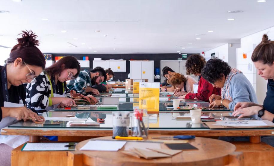 Exposição de Calderari, shows de humor e oficinas nos museus agitam a agenda cultural