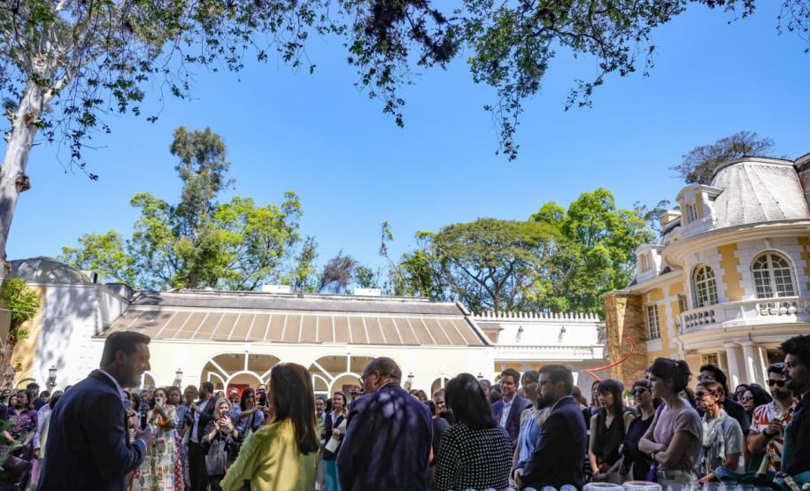 Curadores e colecionadores de arte comemoram criação do Centre Pompidou Paraná