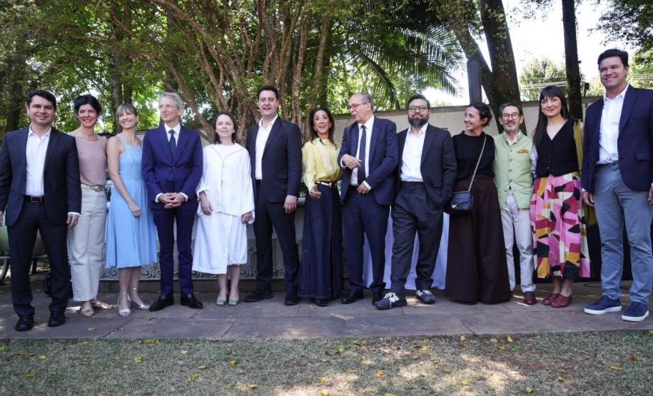 Curadores e colecionadores de arte comemoram criação do Centre Pompidou Paraná