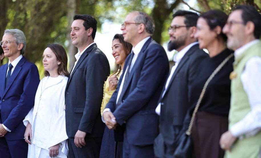 Curadores e colecionadores de arte comemoram criação do Centre Pompidou Paraná