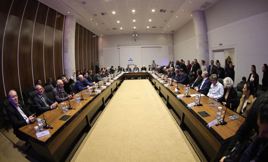 Ratinho Junior recebe Santiago Peña para debater novas oportunidades entre Paraná e Paraguai