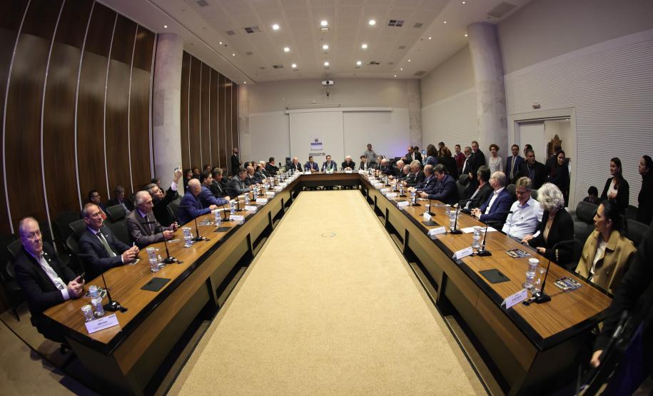 Ratinho Junior recebe Santiago Peña para debater novas oportunidades entre Paraná e Paraguai