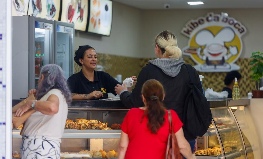 Paraná moderniza protocolos e tempo de abertura de empresas chega a 7 horas em setembro