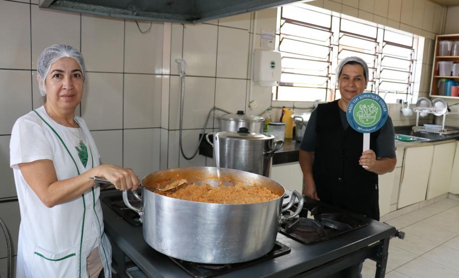 Merenda nota 10: 4 mil cozinheiras cuidam da alimentação escolar no Paraná