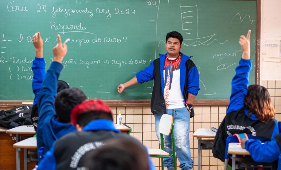 Paraná celebra Dia do Professor com apoio na formação, intercâmbios e quadro reforçado