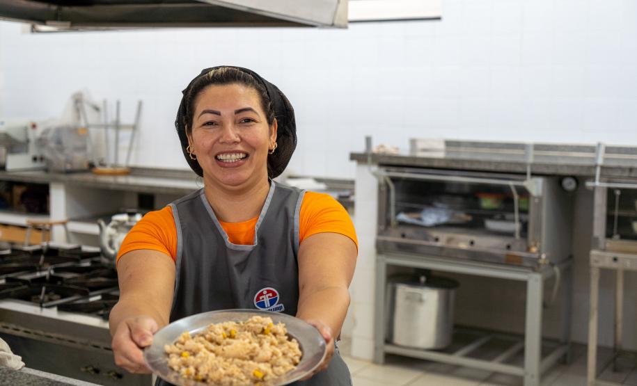 Merenda nota 10: 4 mil cozinheiras cuidam da alimentação escolar no Paraná