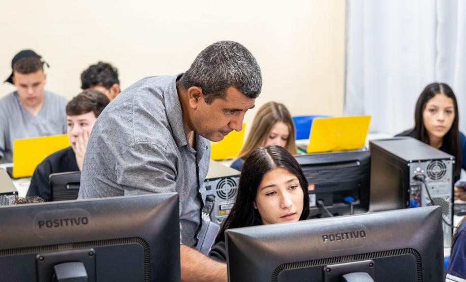Paraná celebra Dia do Professor com apoio na formação, intercâmbios e quadro reforçado