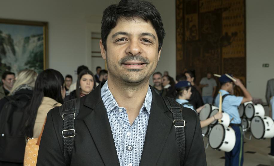 Estado apoiará municípios na implementação de inglês e robótica no Ensino Fundamental I