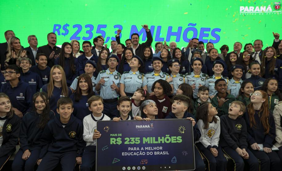 Estado apoiará municípios na implementação de inglês e robótica no Ensino Fundamental I