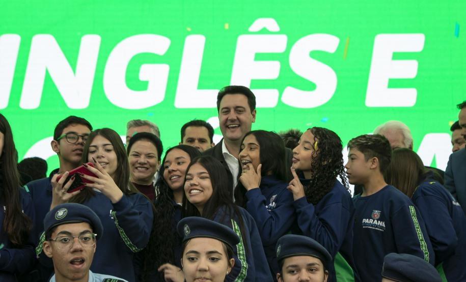 Estado apoiará municípios na implementação de inglês e robótica no Ensino Fundamental I